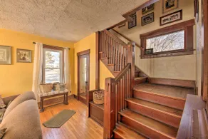 Quaint & Family-Friendly Watertown Farmhouse! - Interni