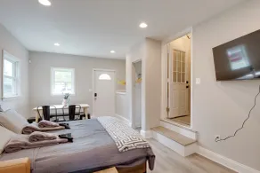2 Mi to Historic Occoquan District: Modern Duplex - Interior