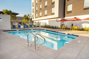 Home2 Suites by Hilton Corona - Piscine