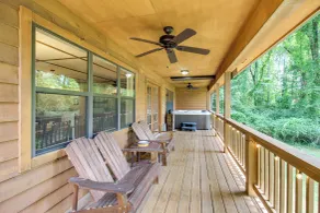 Dock & Hot Tub: Tennessee River Cabin Getaway - Interiør