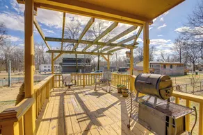 Deck & Fire Pit! Cabin Half-mi to Tunica Lake - Interiør