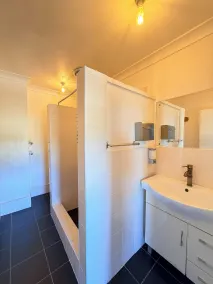 Alpine Heritage Motel - Bathroom