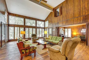 Near Manistee National Forest! Retro Cabin Retreat - Interiör