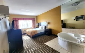 Days Inn & Suites by Wyndham Sam Houston Tollway - Chambre
