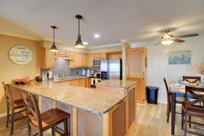 Boardwalk to the Beach! Mustang Island Condo - Intérieur
