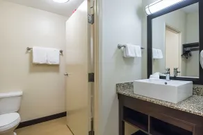 Red Roof Inn PLUS + Phoenix West - Casa de banho