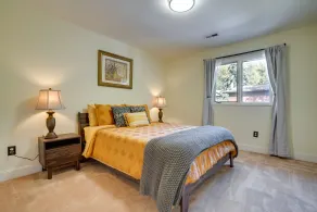 Charming Anchorage Home w/ Private Hot Tub! - Værelse