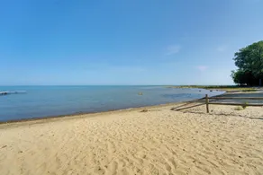 Port Austin Cabin w/ Hot Tub: 1 Mi to Beach! - Interiør