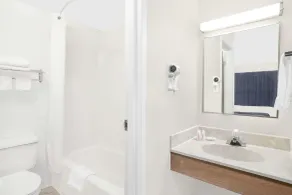 Super 8 by Wyndham Middletown - Salle de bain