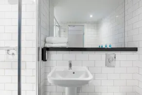 Tune Hotel Liverpool - Bathroom