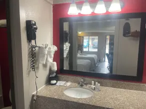 Super 8 by Wyndham Monroe - Chambre