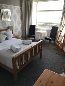Queens Plaza Hotel - Chambre
