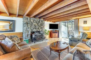 8 Mi to Cranmore Mtn Resort: A-frame w/ Fire Pit - Interiör