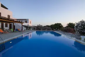 Romanzza Studios - Pool