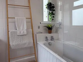 Waves End - Bathroom
