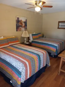 Cedar Falls Motel - Room