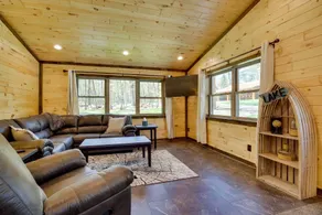 Near Memorial Park: Lake Arbutus Vacation Rental - Interiør