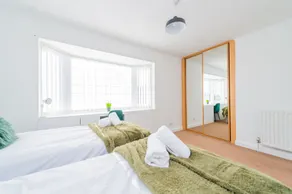 Premium 4 Bed Detached in Heswall - Habitación