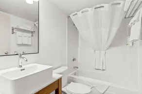 Travelodge Suites by Wyndham Regina - Eastgate Bay - Salle de bain