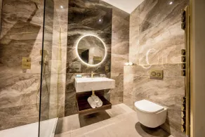 Walled City Hotel - Bathroom