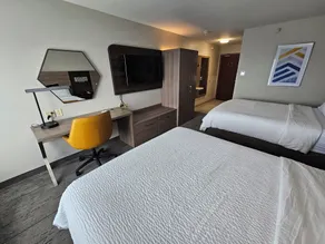 Holiday Inn Express Hotel & Suites Cincinnati-Blue Ash by IHG - Habitación
