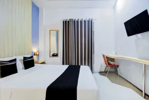 Hotel O Tegal near near Pacific Mall Tegal formerly Hugo Suites Family - Vue de la chambre