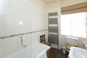 The Old Vicarage Dolfor  - Badezimmer