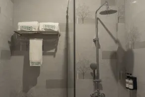 Parkside's Hotel Palembang - Badezimmer