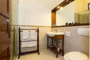 Eleven Bed & Breakfast - Bathroom