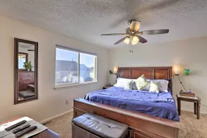 Cozy Centennial Home w/ Fenced-In Backyard! - Interiör