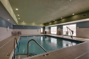 Holiday Inn Express & Suites - Mount Vernon by IHG - Piscine
