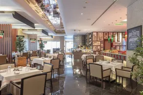 Pearl Rotana Capital Centre - Restaurant
