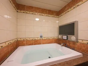 BE FREE HOTELS甲府は2025年8月にカップル専用のホテルをフルリノベーションした まったく新しいスタイルのホテルです様々なご利用者様の自由な過ごし方を提供するホテルとしてBE FREE HOTELsと名付けました - Casa de banho