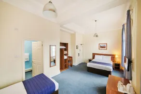 Discovery Inn - Leeds - Room
