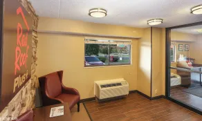 Red Roof Inn PLUS+ Baltimore - Washington DC/BWI South - Lobby-Lounge