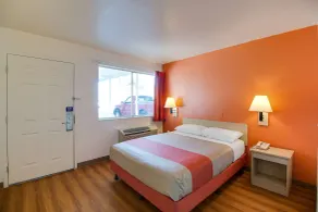 Motel 6-Phoenix, AZ - East - Rum