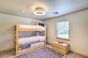 Cozy Cottage < 1 Mile From Kindred Barn! - Værelse