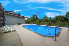 Red Roof Inn & Suites Thomasville - Pool