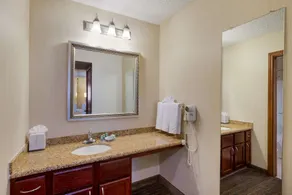 SenS Suites Livermore; SureStay Collection by Best Western - Salle de bain