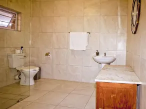 The Russel Guest House - Bathroom