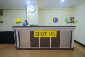 SPOT ON 2305 Andys Nur Penginapan - Recepción