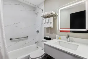 Super 8 by Wyndham Lewiston Auburn Area - Salle de bain