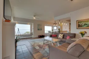 Chic Port Angeles Home w/ Oceanfront Balcony! - Innvendig