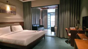 Mango Lantern - Room