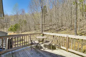 Cozy Lewisburg Getaway w/ Deck + Lake Access! - Interior