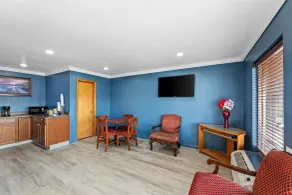 Americas Best Value Inn-Indianola - Hall