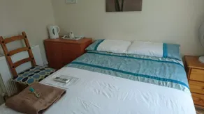 Double with shared bathroom sleeps 1-2 located 5 minutes from Heathrow dsbyr - Rum