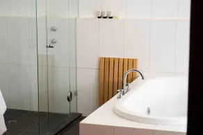 Park Hotel - Bathroom
