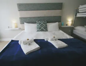 Fly Me To The Moon Guesthouse - Room