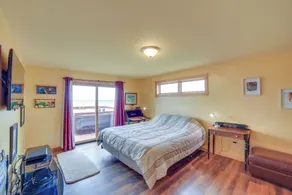 Prairie-Style Home on Garden Bay w/ Deck + Hot Tub - Interiör